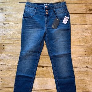 NWT Refuge Highwaisted Medium Wash Denim Skinny Jeans